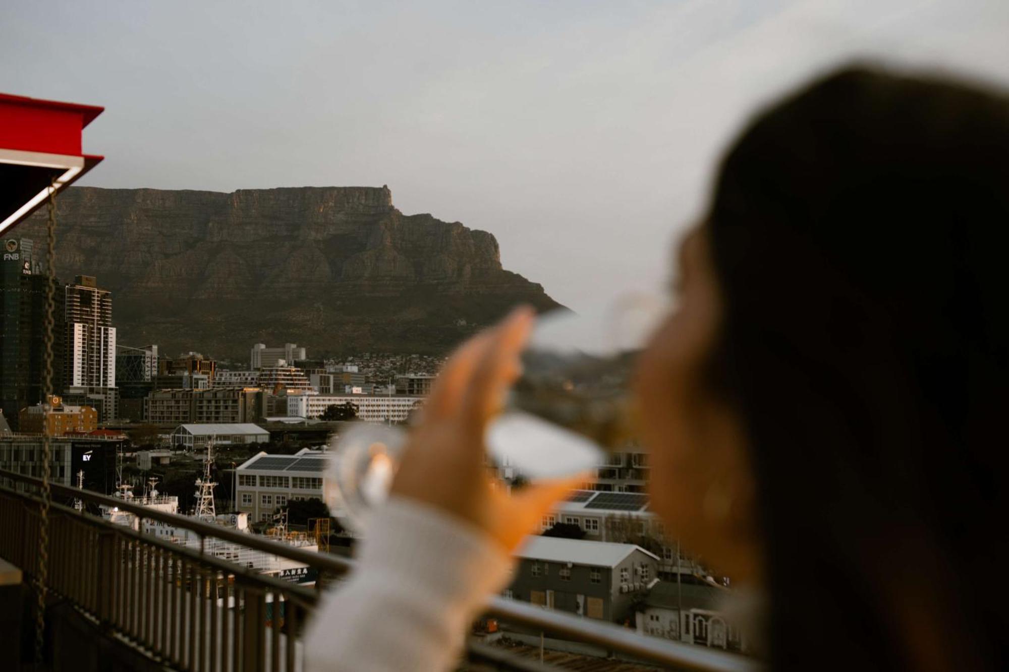 Hotel Radisson Red V&a Waterfront 4*