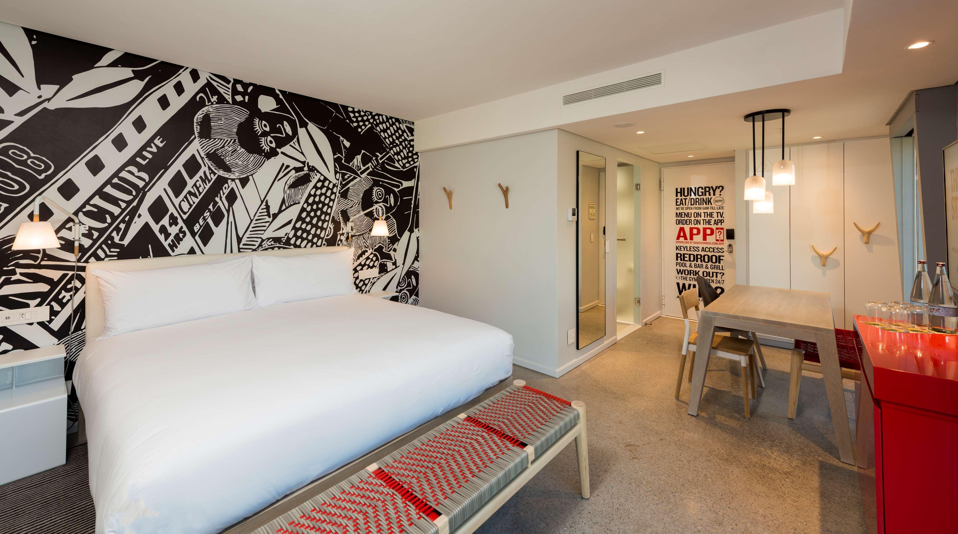 Radisson Red V&a Waterfront Hotel