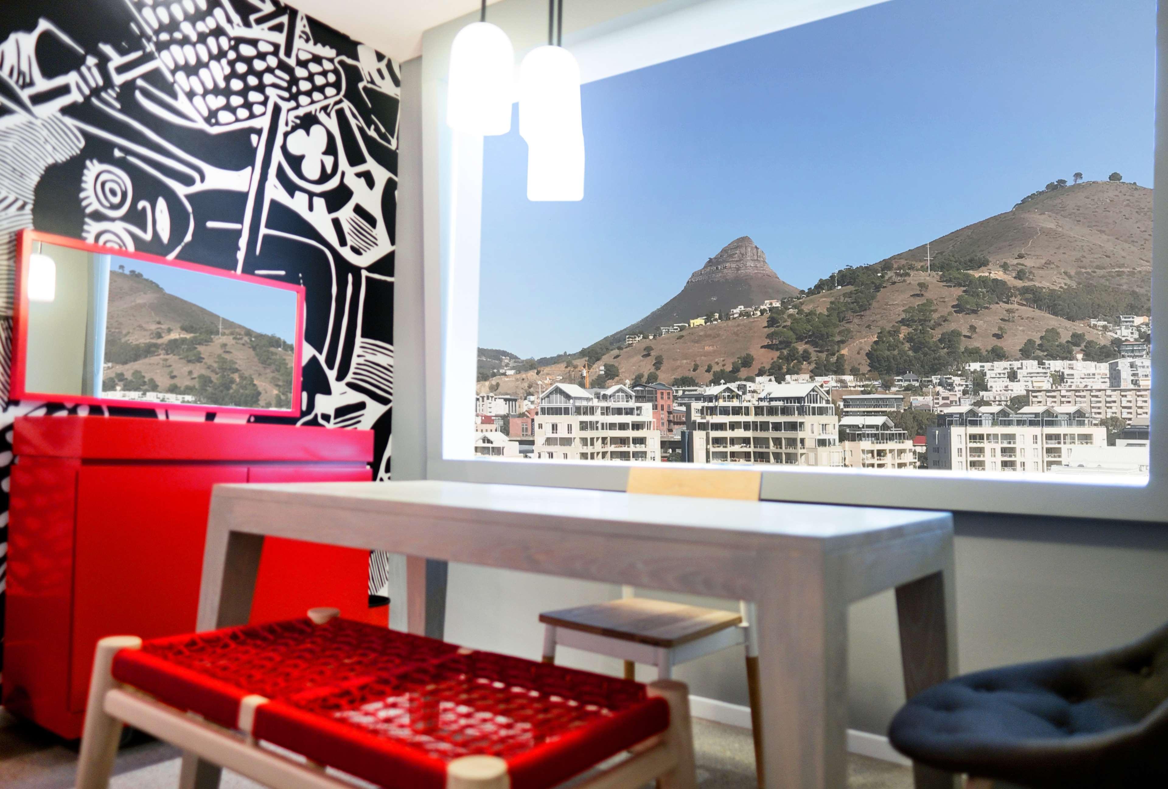 Radisson Red V&a Waterfront