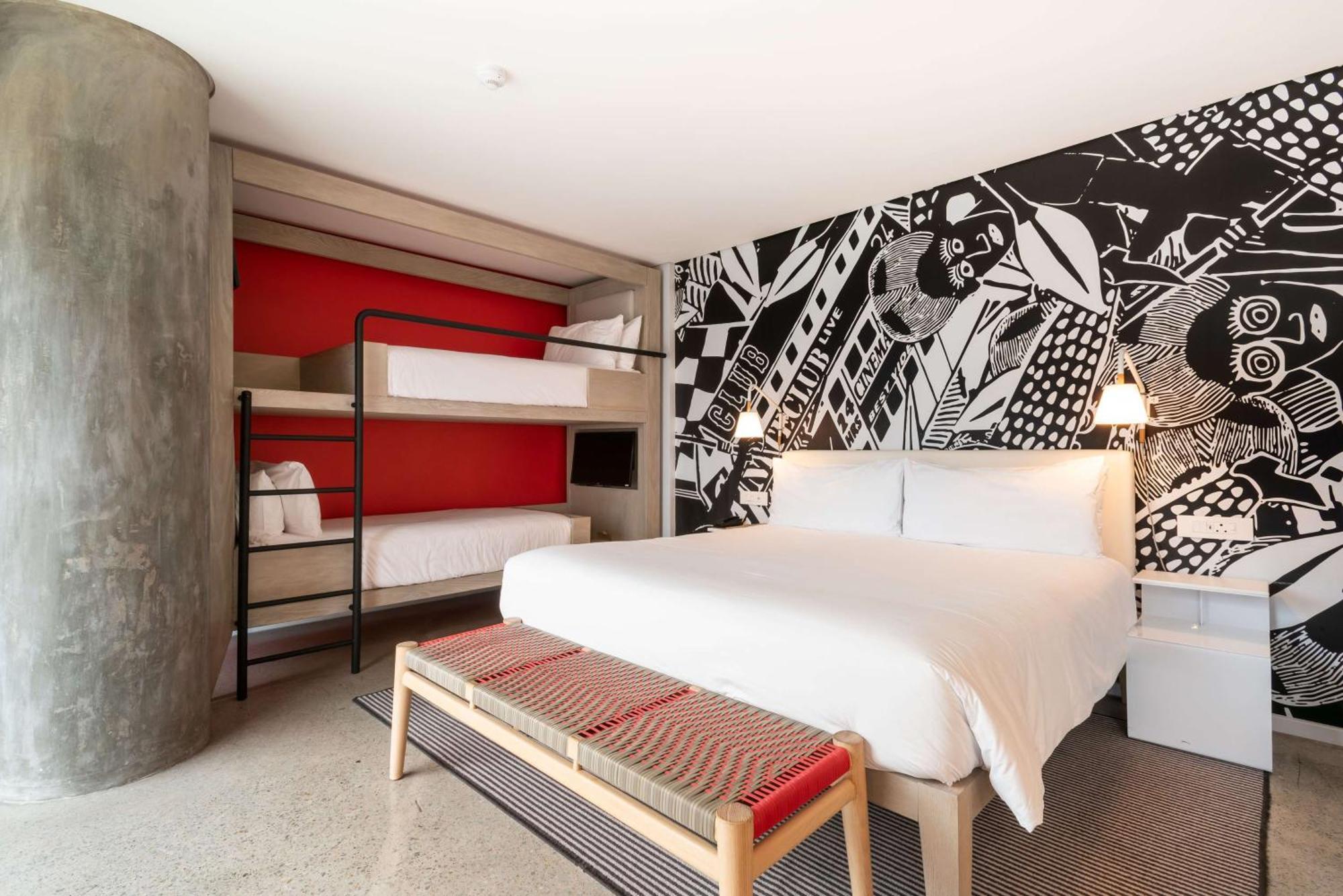 Radisson Red V&a Waterfront Hotel 4*
