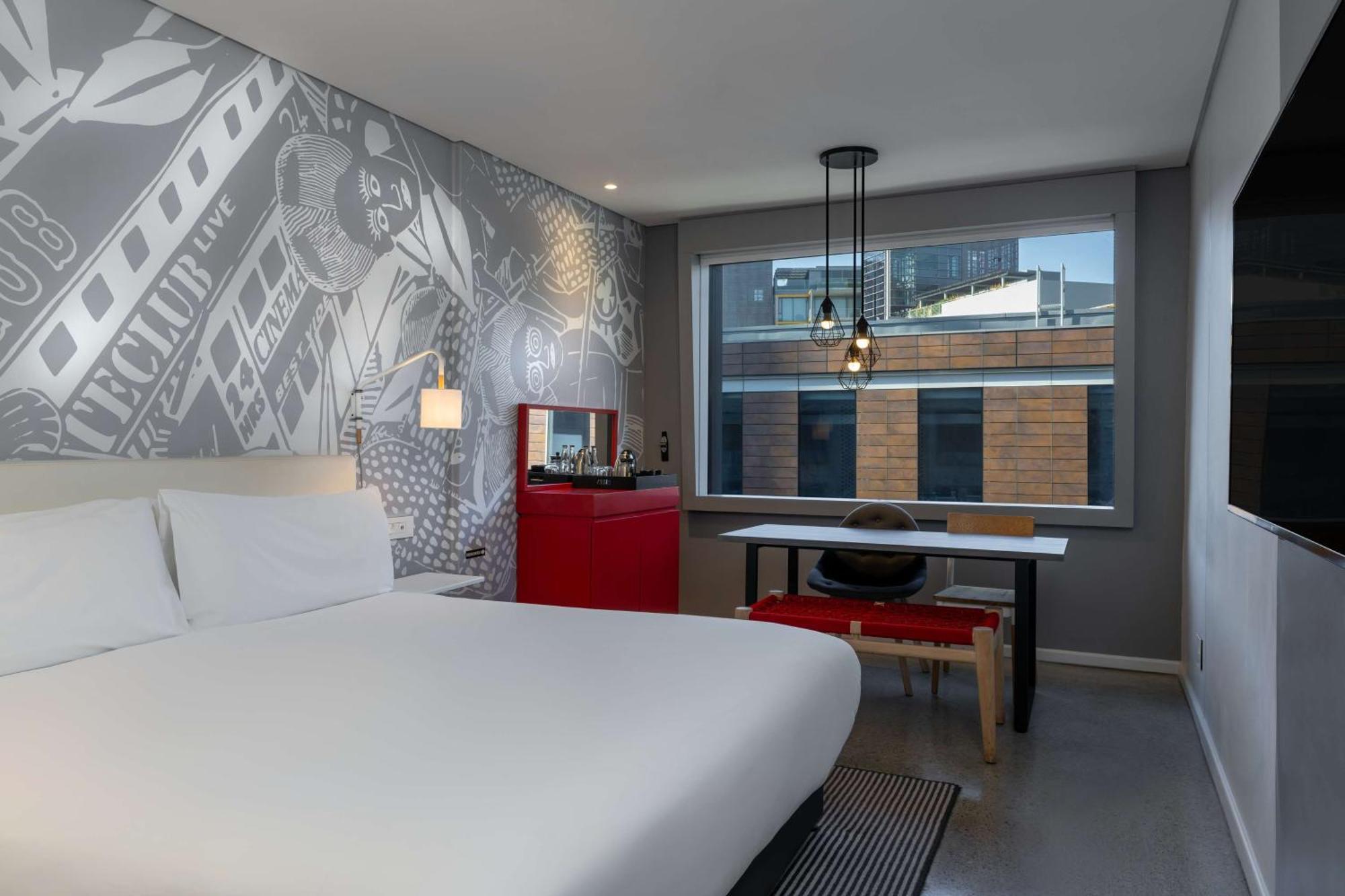 Radisson Red V&a Waterfront Hotel 4*