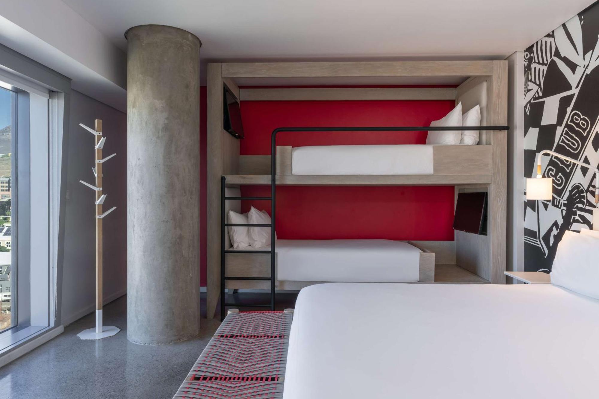 Radisson Red V&a Waterfront Hotel